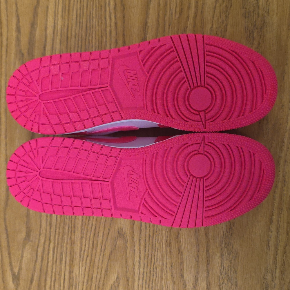 Air Jordan 1 Low GS Pink Foam/Hyper Pink Size Women's 7.5 553560-661 New - Picture 7 of 8
